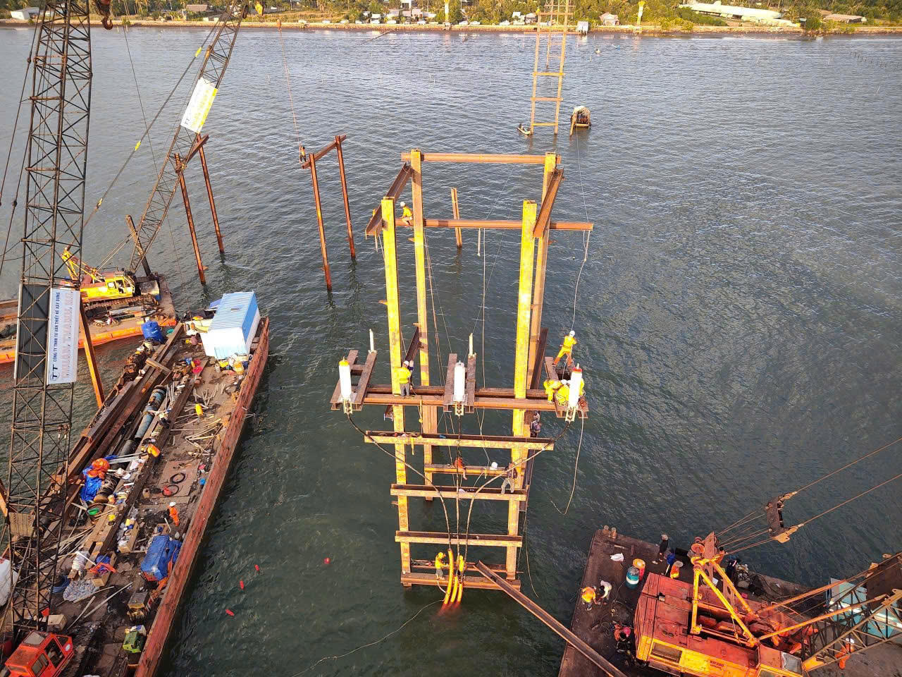 Các đơn vị liên quan phối hợp đồng bộ, nhằm đảm bảo an toàn tuyệt đối trong suốt quá trình thi công.