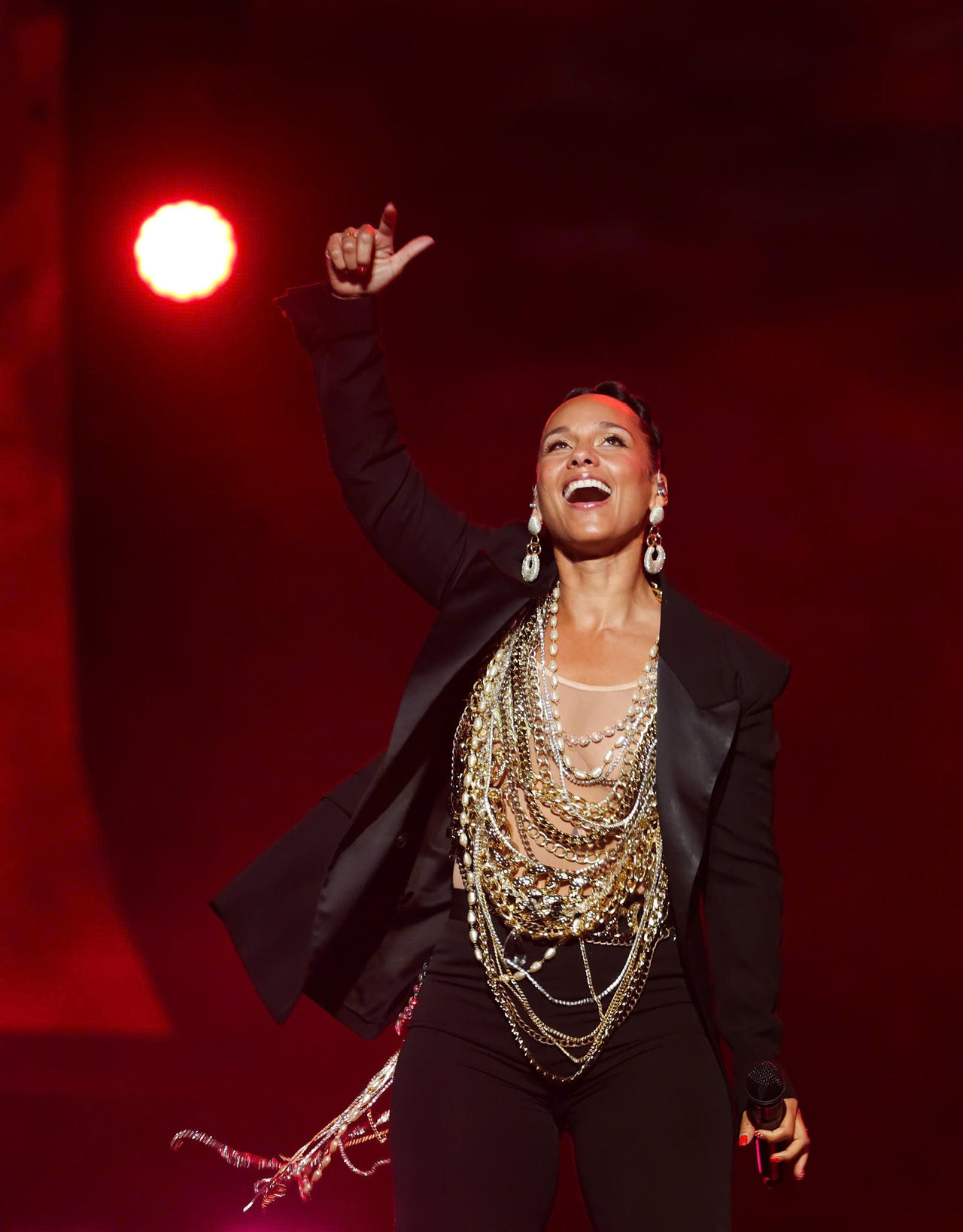 Lễ trao giải VinFuture 2025 bùng nổ cảm xúc với sự xuất hiện của nữ nghệ sĩ huyền thoại 17 lần giành giải Grammy - Alicia Keys