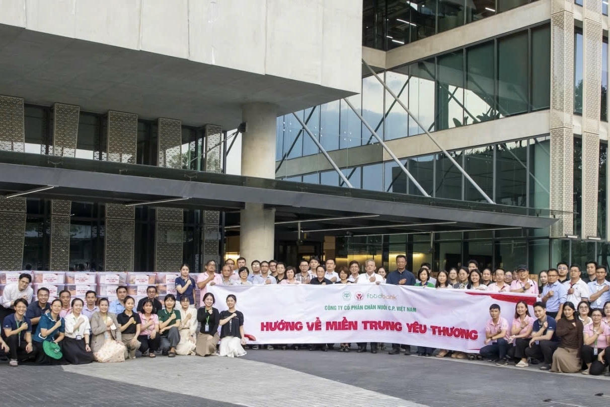 Toàn thể nhân viên C.P. Việt Nam cùng nhau “Hướng về miền Trung yêu thương”.