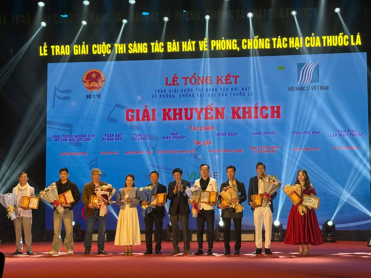 Các tác giả nhận giải khuyến khích.&nbsp;