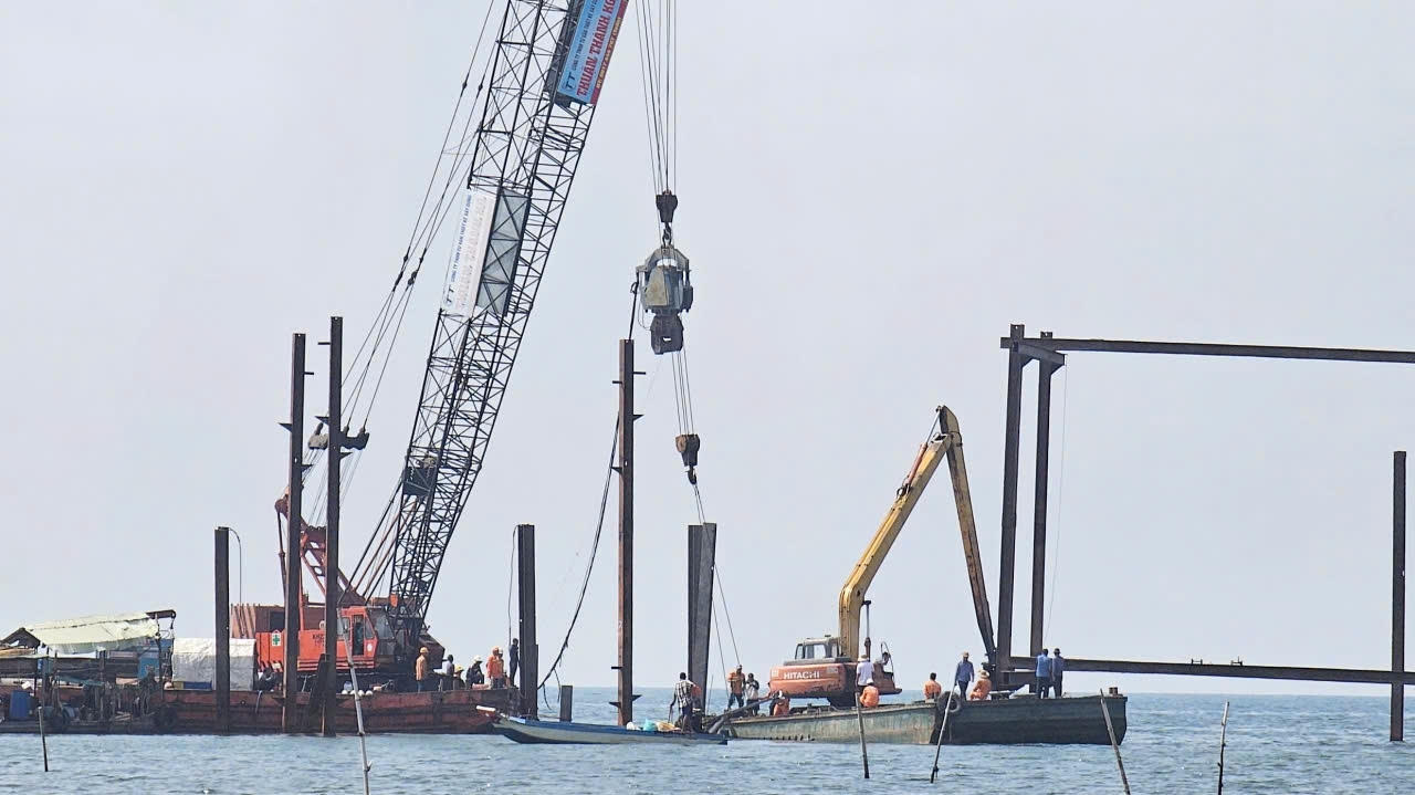 Mặc dù được thi công trong điều kiện gặp nhiều khó khăn về thời tiết, song dưới sự chỉ đạo của lãnh đạo Tổng công ty Điện lực miền Nam (EVNSPC), Công ty Điện lực An Giang, các nhà thầu và các đơn vị liên quan đều làm việc với tinh thần khẩn trương, nghiêm túc, trách nhiệm cao, với mục tiêu nhanh chóng cấp lại nguồn điện cho đặc khu Phú Quốc.