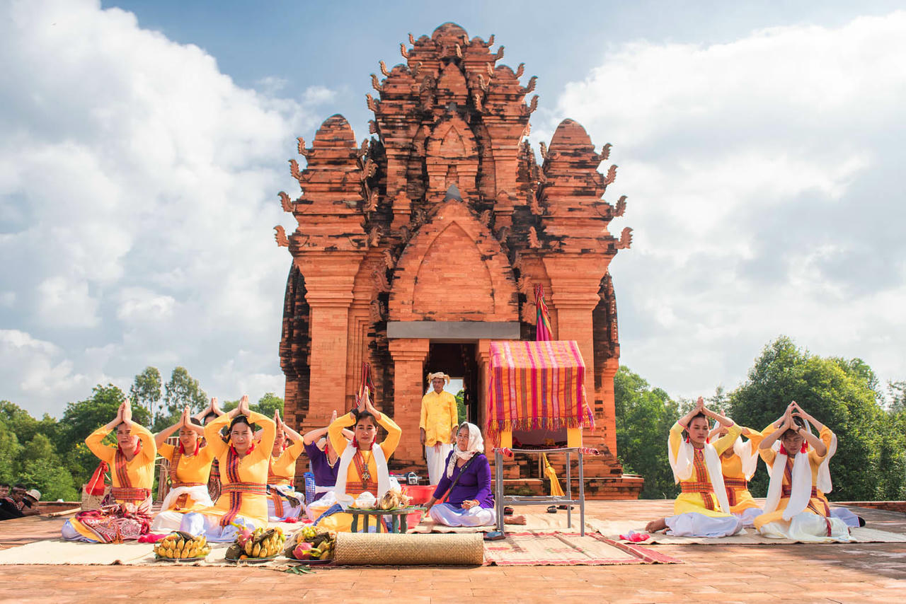 Hoàn thiện thể chế, cơ chế, chính sách về công nghiệp văn hóa