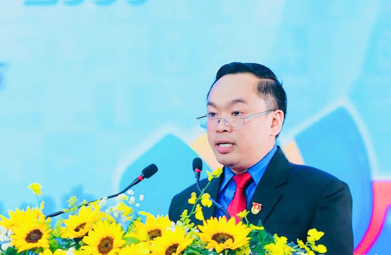 Bí thư Tỉnh đoàn Nguyễn Minh Kiên phát biểu chào mừng tại phiên trọng thể.