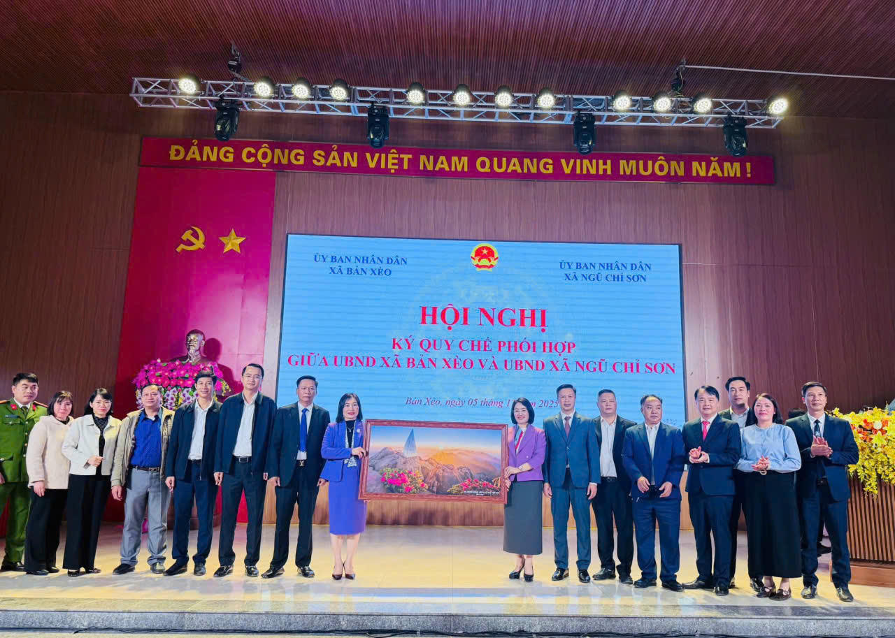 Lào Cai: Hai xã Bản Xèo và Ngũ Chỉ Sơn ký kết quy chế phối hợp thúc đẩy liên kết địa bàn 