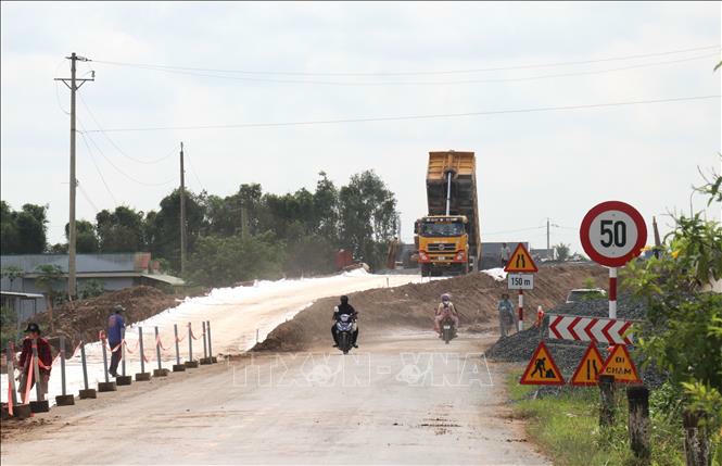 Năm 2025, Tây Ninh dành nhiều nguồn lực để thực hiện các dự án hạ tầng giao thông. Các dự án hiện đang tập trung triển khai thực hiện để hoàn thành kết hoạch đề ra. Ảnh: Bùi Giang/TTXVN