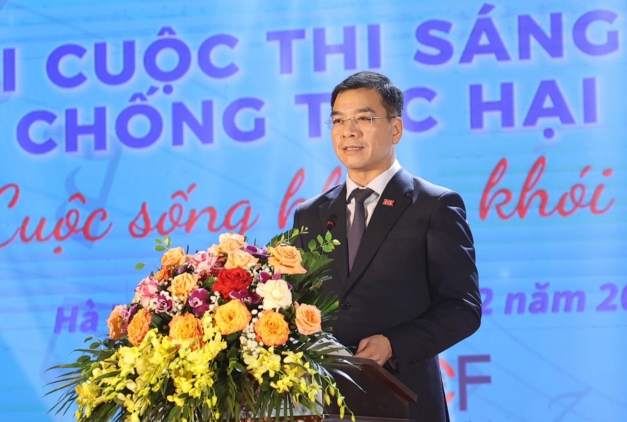 TS.BS. Hà Anh Đức - Phó Chủ tịch Hội đồng Y khoa quốc gia, Cục trưởng Cục Quản lý Khám, chữa bệnh, Giám đốc Quỹ PCTH tác hại của thuốc lá, Trưởng Ban Tổ chức cuộc thi phát biểu tại buổi Lễ.&nbsp;