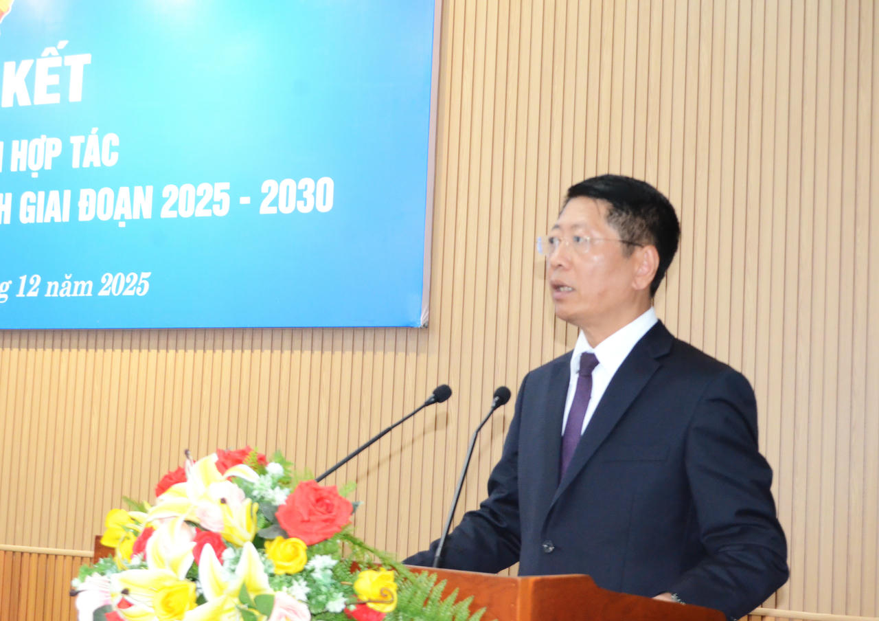 Ông Trần Song Tùng - Ủy viên BTV Tỉnh ủy, Phó Chủ tịch Thường trực UBND tỉnh Ninh Bình, phát biểu tại lễ ký kết.