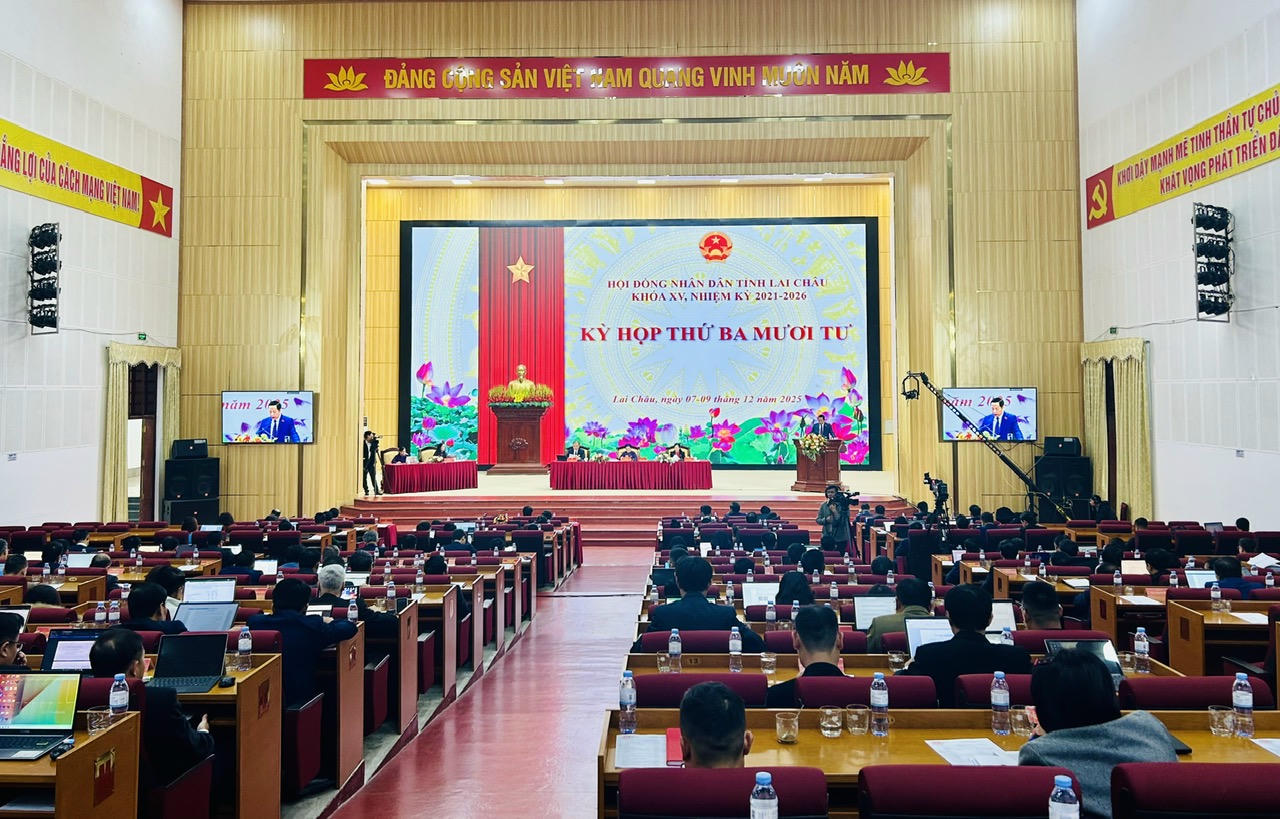 Quang cảnh kỳ họp.