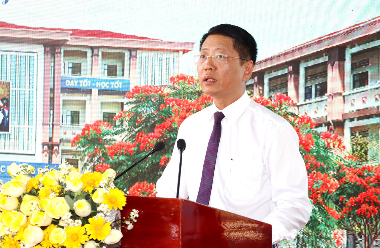 Ông Trần Song Tùng - Ủy viên BTV Tỉnh ủy, Phó Chủ tịch Thường trực UBND tỉnh Ninh Bình, phát biểu tại buổi lễ.