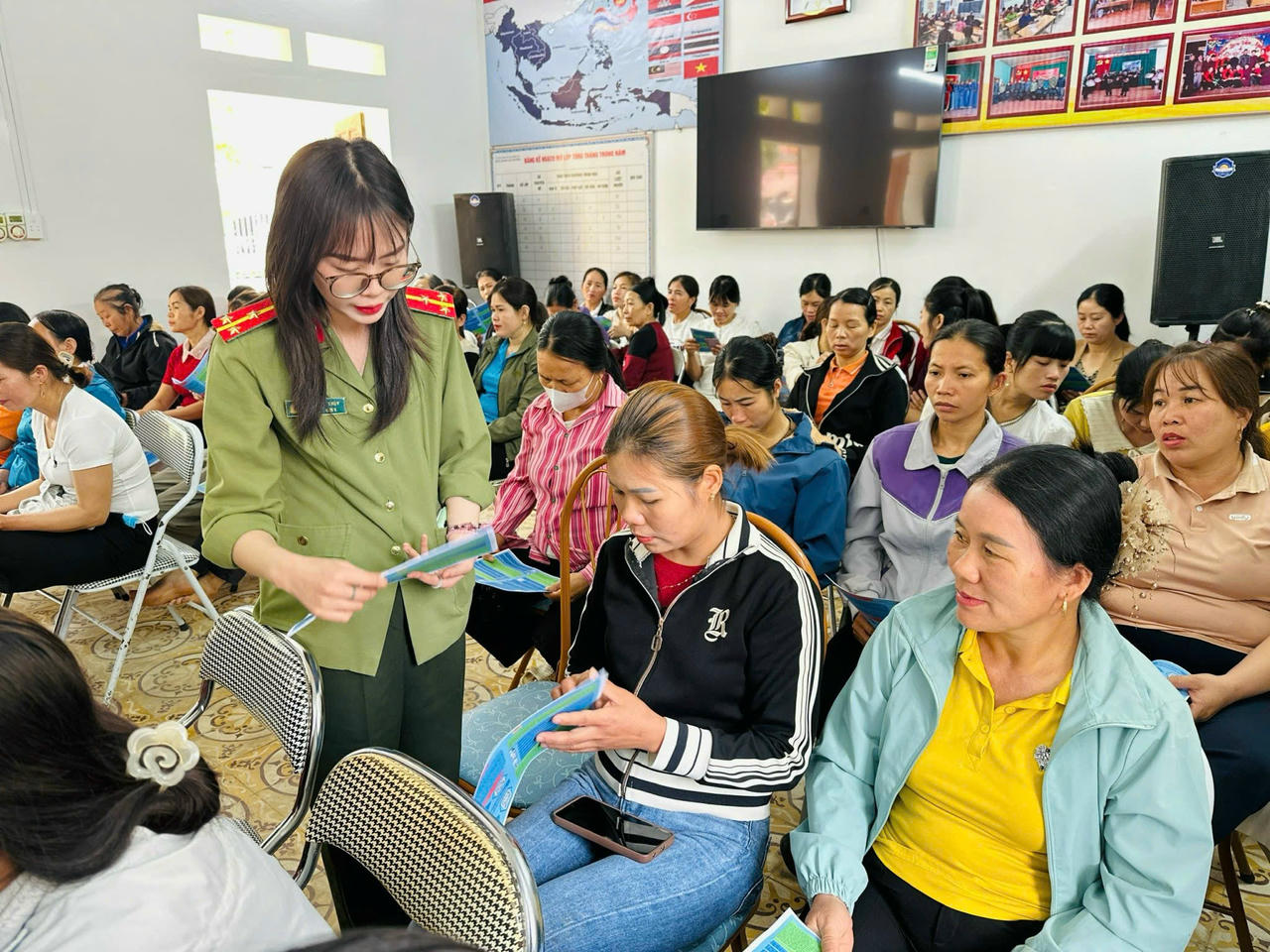 Công an tỉnh Lạng Sơm đẩy mạnh chuyển đổi số - đưa pháp luật đến gần hơn với người dân. (Công an Lạng Sơn)