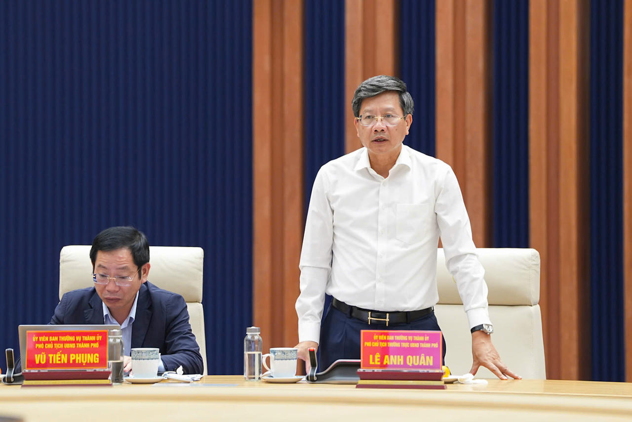 Phó Chủ tịch Thường trực UBND TP Lê Anh Quân phát biểu tại hội nghị.