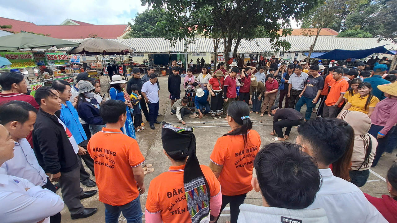 Các hoạt động văn hóa, thể thao tại Lễ hội cúng lúa mới.


