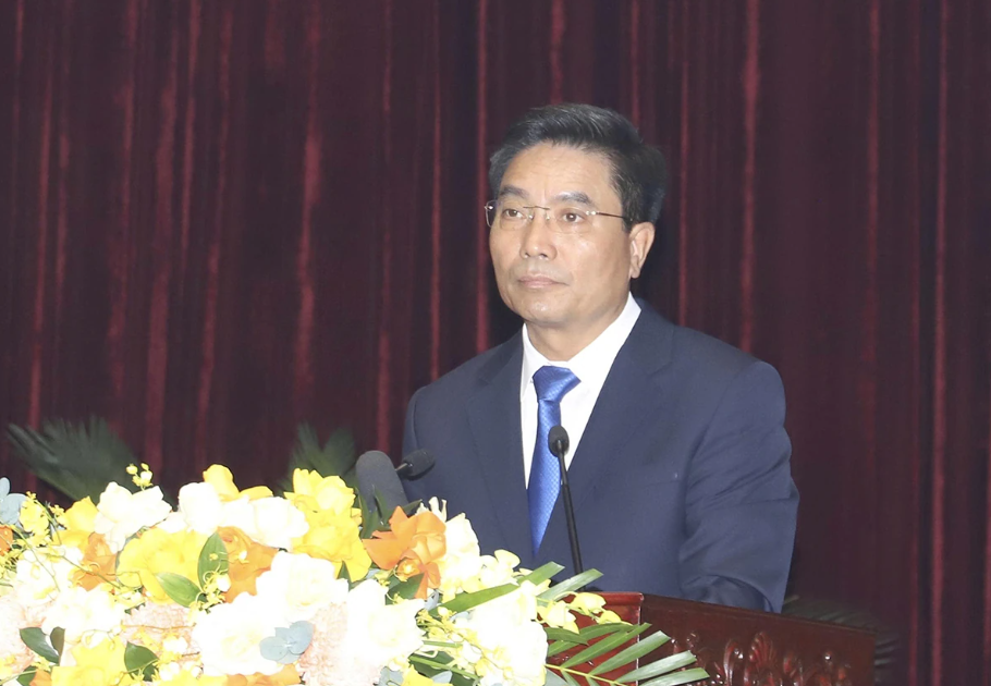 Ông Nguyễn Doãn Anh, Bí thư Tỉnh ủy Thanh Hóa phát biểu chỉ đạo tại kỳ họp