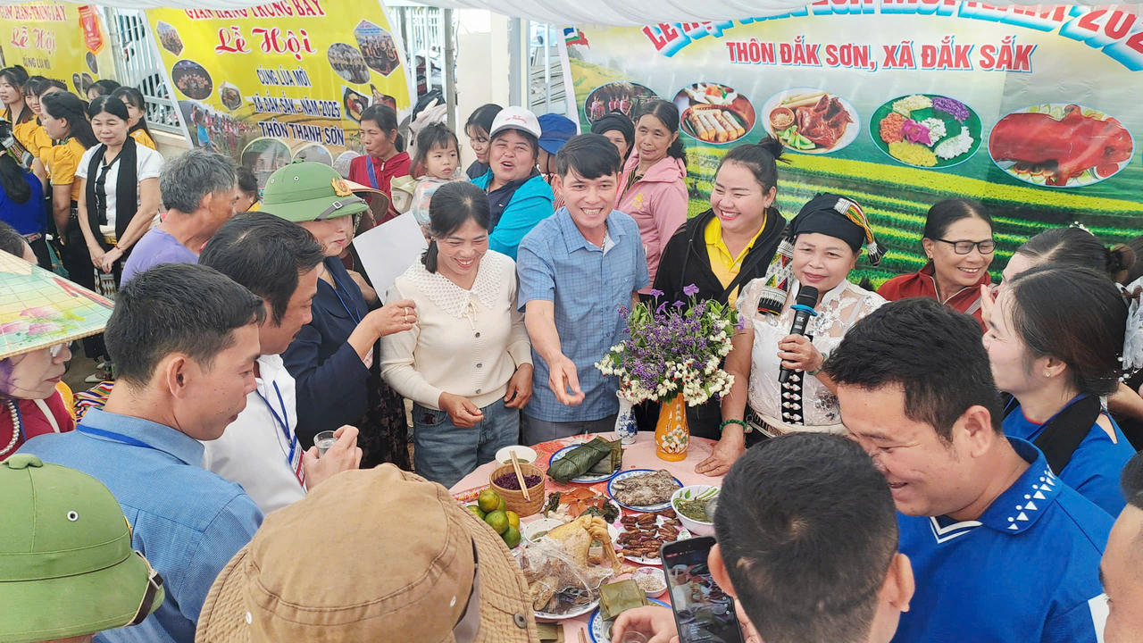 Đặc sắc lễ cúng lúa mới của dân tộc Thái ở Lâm Đồng
