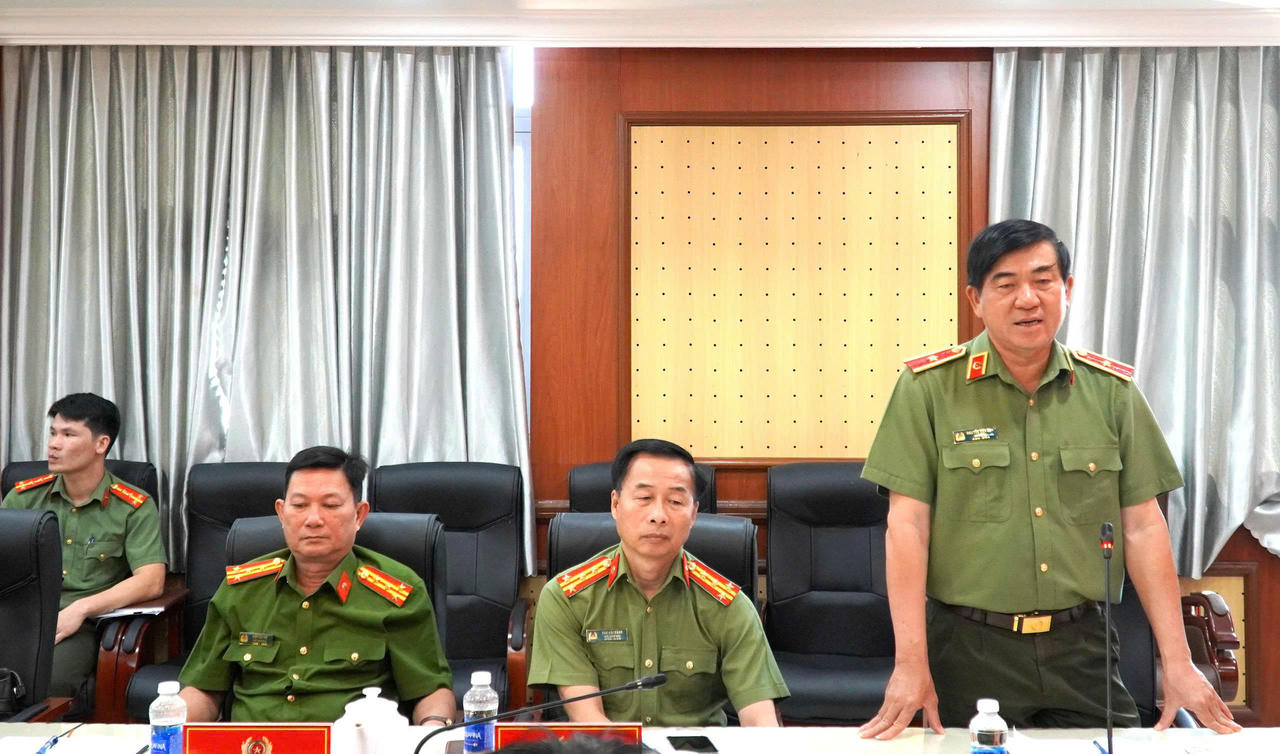 Thiếu tướng Nguyễn Văn Hận, Giám đốc Công an tỉnh An Giang phát biểu phát động phong trào (Ảnh: Khánh Thuỳ)