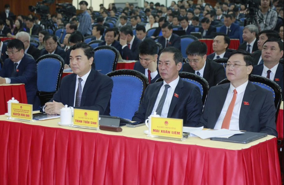 Các đại biểu tham gia kỳ họp.