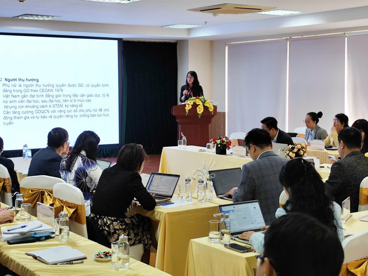 Hội thảo thu hút sự quan tâm của các đại biểu đến từ Hội Liên hiệp Phụ nữ Việt Nam và các bộ, ngành, các nhà khoa học, chuyên gia, đại diện các tổ chức xã hội, doanh nghiệp công nghệ và khoảng 120 đại biểu trong nước. (Ảnh PV)