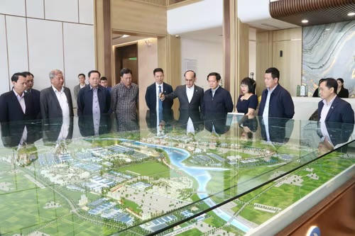 Chủ tịch UBND tỉnh Hưng Yên Phạm Quang Ngọc kiểm tra hiện trường, làm việc với các sở, ngành và chủ đầu tư tại Khu công nghiệp (KCN) Liên Hà Thái