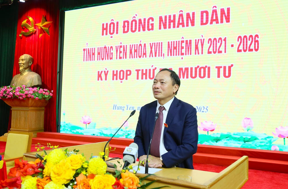 Chủ tịch HĐND tỉnh Trần Quốc Văn phát biểu tại kỳ họp