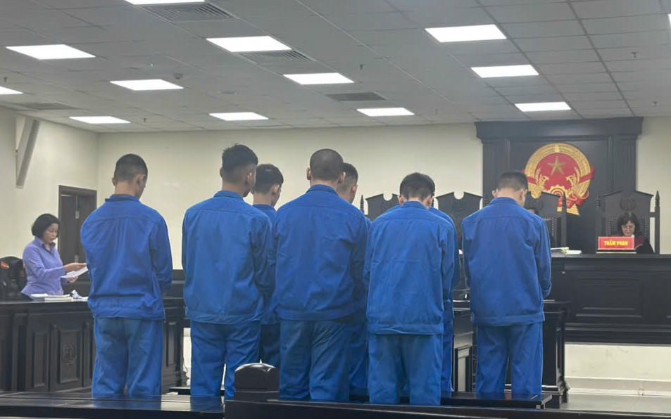 Tuyên án nhóm 'trẻ trâu' dùng hung khí, cướp biển kiểm số xe của người đi đường