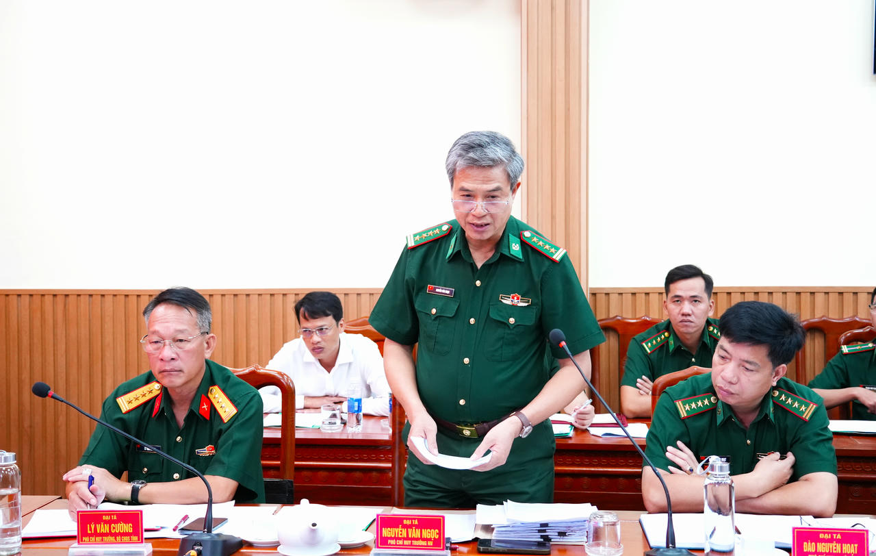 Đại tá Nguyễn Văn Ngọc – Phó Chỉ huy trưởng Nghiệp vụ Ban Chỉ huy BĐBP tỉnh Cà Mau báo cáo kết quả công tác chống khai thác IUU.
