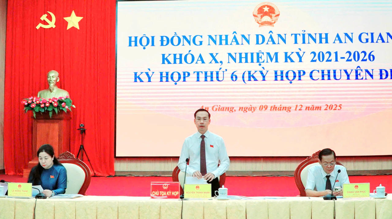 Phó Bí thư Thường trực Tỉnh ủy, Chủ tịch HĐND tỉnh An Giang Nguyễn Thanh Nhàn phát biểu tại kỳ họp (Ảnh: Khánh Thuỳ).