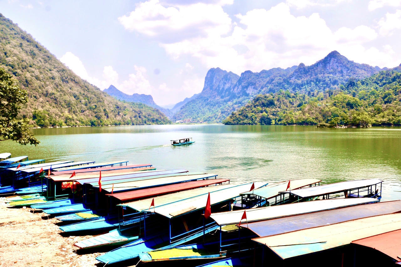 Hồ Ba Bể - "viên ngọc xanh" giữa đại ngàn Việt Bắc