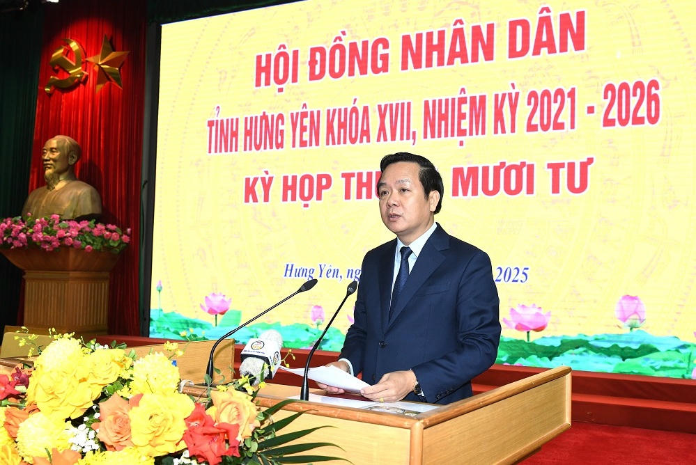 Ông Phạm Quang Ngọc, Chủ tịch UBND tỉnh phát biểu tại kỳ họp.