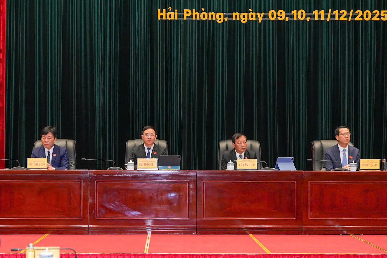 Đoàn Chủ tịch điều hành Kỳ họp.