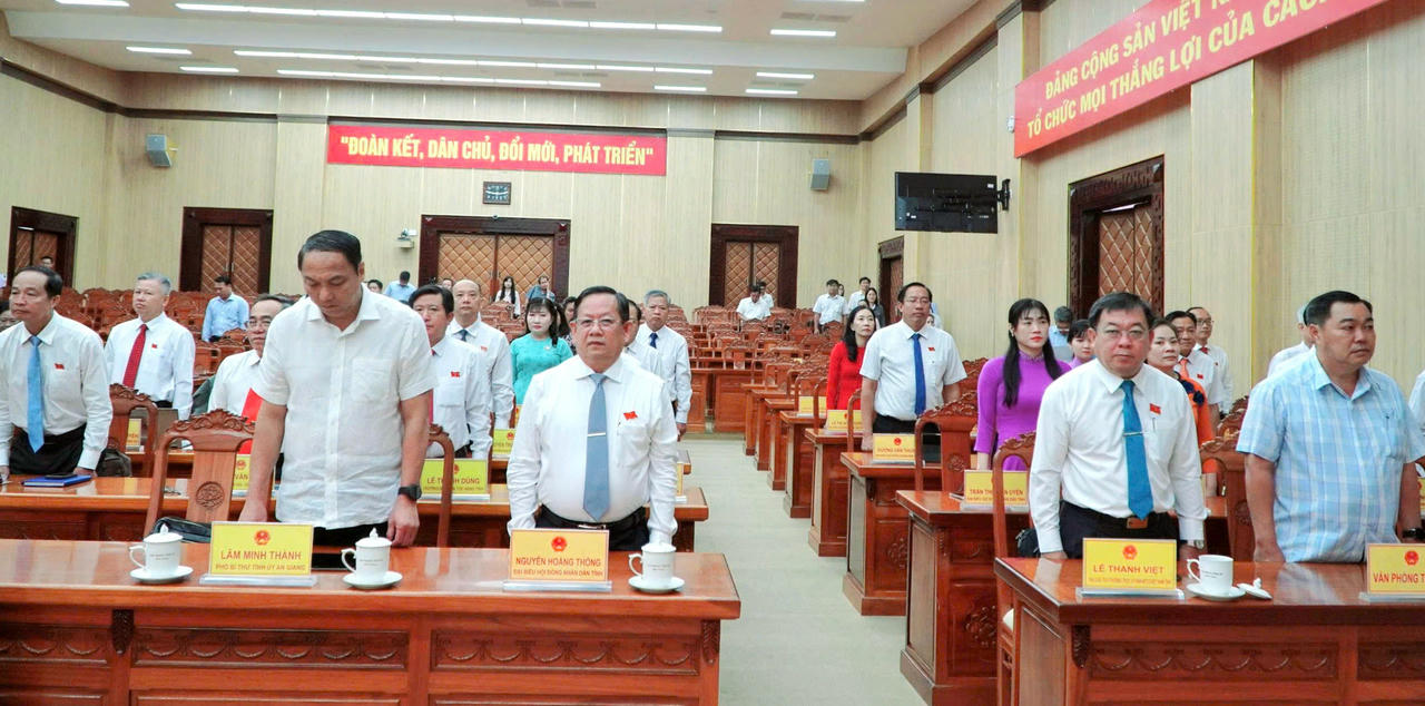 Các đại biểu kỳ họp thứ 6 HĐND. 