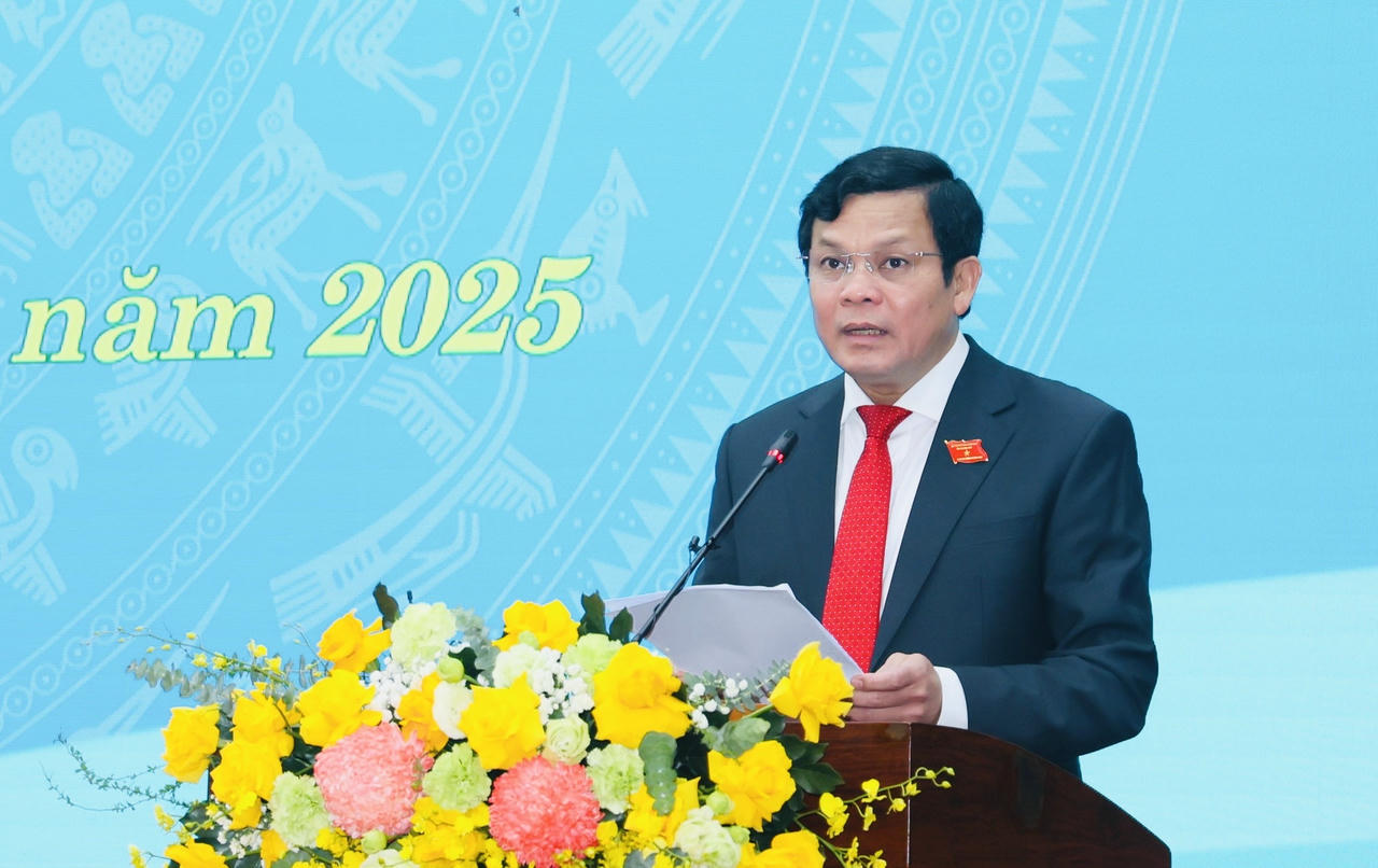 Chủ tịch HĐND tỉnh Quảng Ngãi Nguyễn Đức Tuy phát biểu tại kỳ họp.&nbsp;