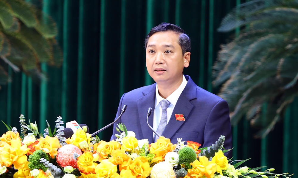 Chủ tịch HĐND tỉnh Nguyễn Việt Oanh phát biểu khai mạc kỳ họp.

