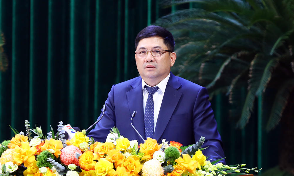 Ông Nguyễn Hồng Thái, Bí thư Tỉnh ủy phát biểu tại kỳ họp.