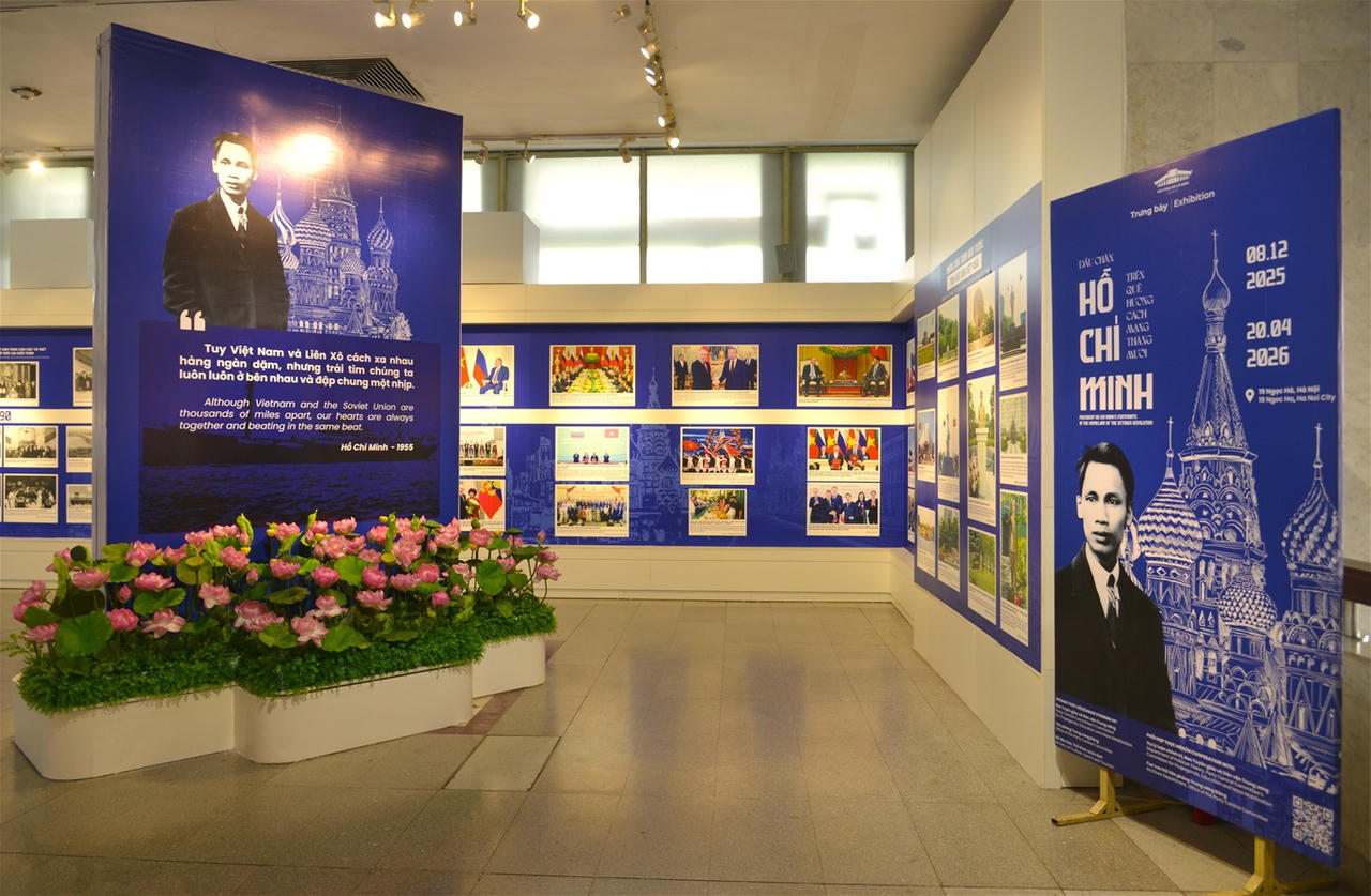 "Dấu chân Hồ Chí Minh trên quê hương Cách mạng Tháng Mười"
