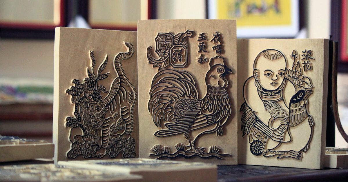 Các công đoạn quan trọng như vẽ mẫu, khắc ván in đòi hỏi thời gian đào tạo dài và tay nghề cao. 