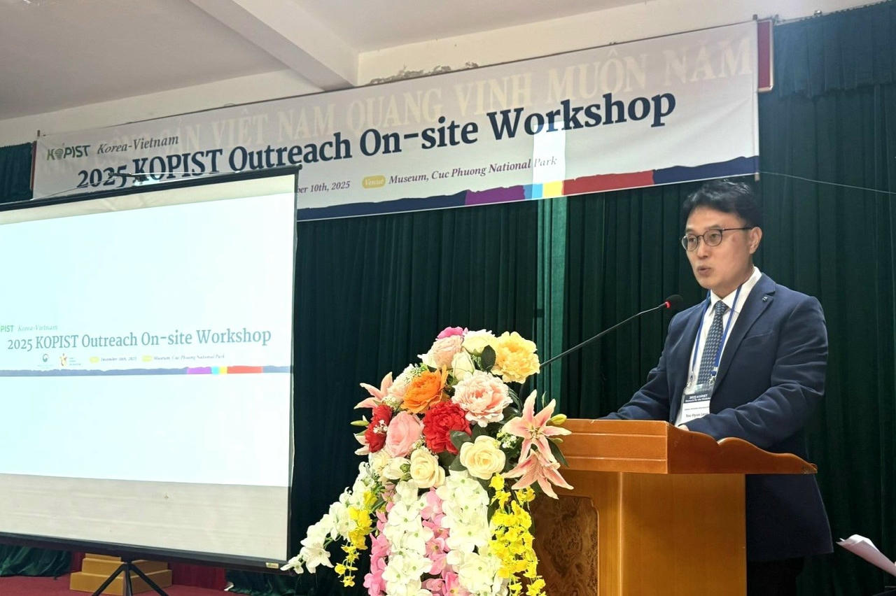 Ông You Hyun Jang - Vụ trưởng Vụ Hợp tác quốc tế, Tổng Cục Du lịch Hàn Quốc phát biểu đề dẫn hội thảo.