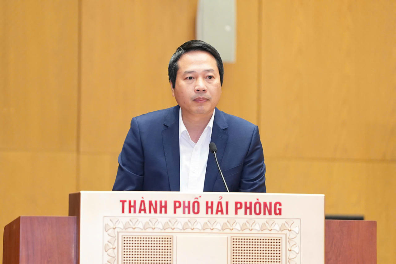 &nbsp;Ông Nguyễn Ngọc Tú, Giám đốc Sở Tài chính phát biểu thảo luận tại Hội trường.