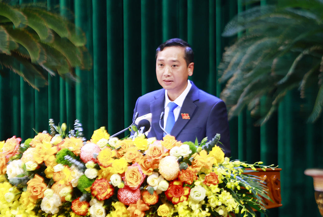 Ông Nguyễn Việt Oanh, Chủ tịch HĐND tỉnh phát biểu bế mạc kỳ họp.