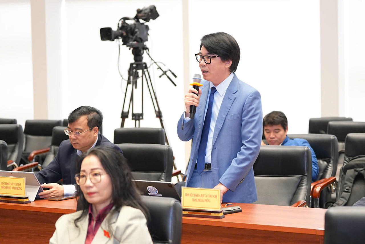 &nbsp;Ông Nguyễn Cao Thắng, Giám đốc Sở Khoa học và Công nghệ trả lời chất vấn.