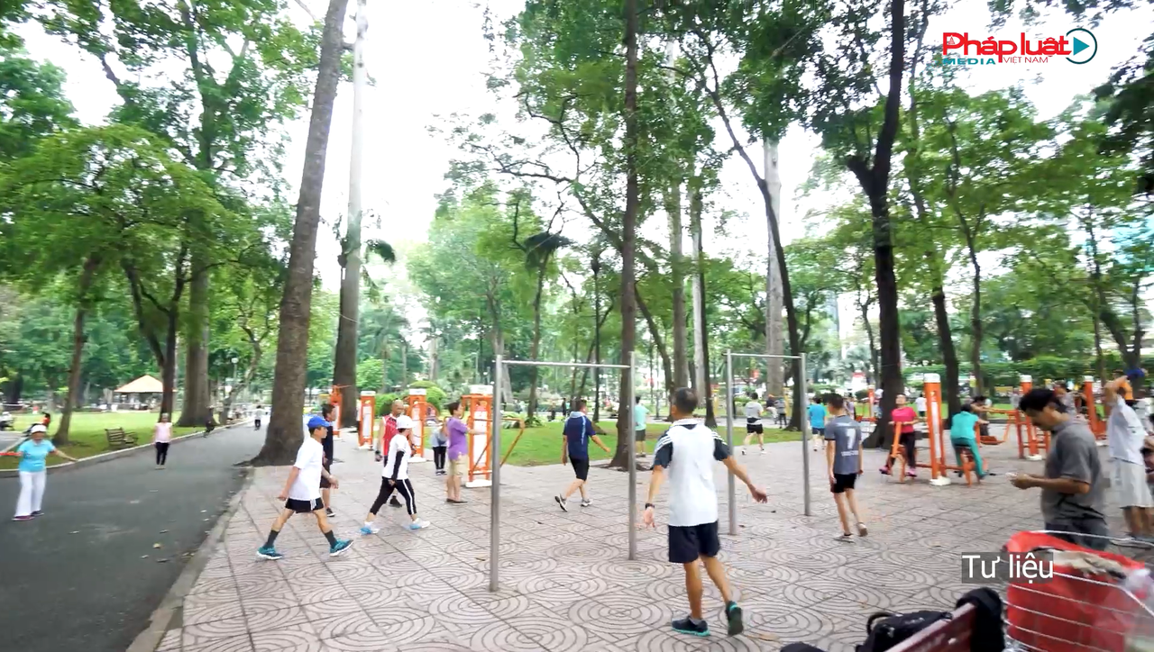 Tốc độ già hóa dân số nhanh gây áp lực lớn cho y tế và các vấn đề an sinh xã hội.