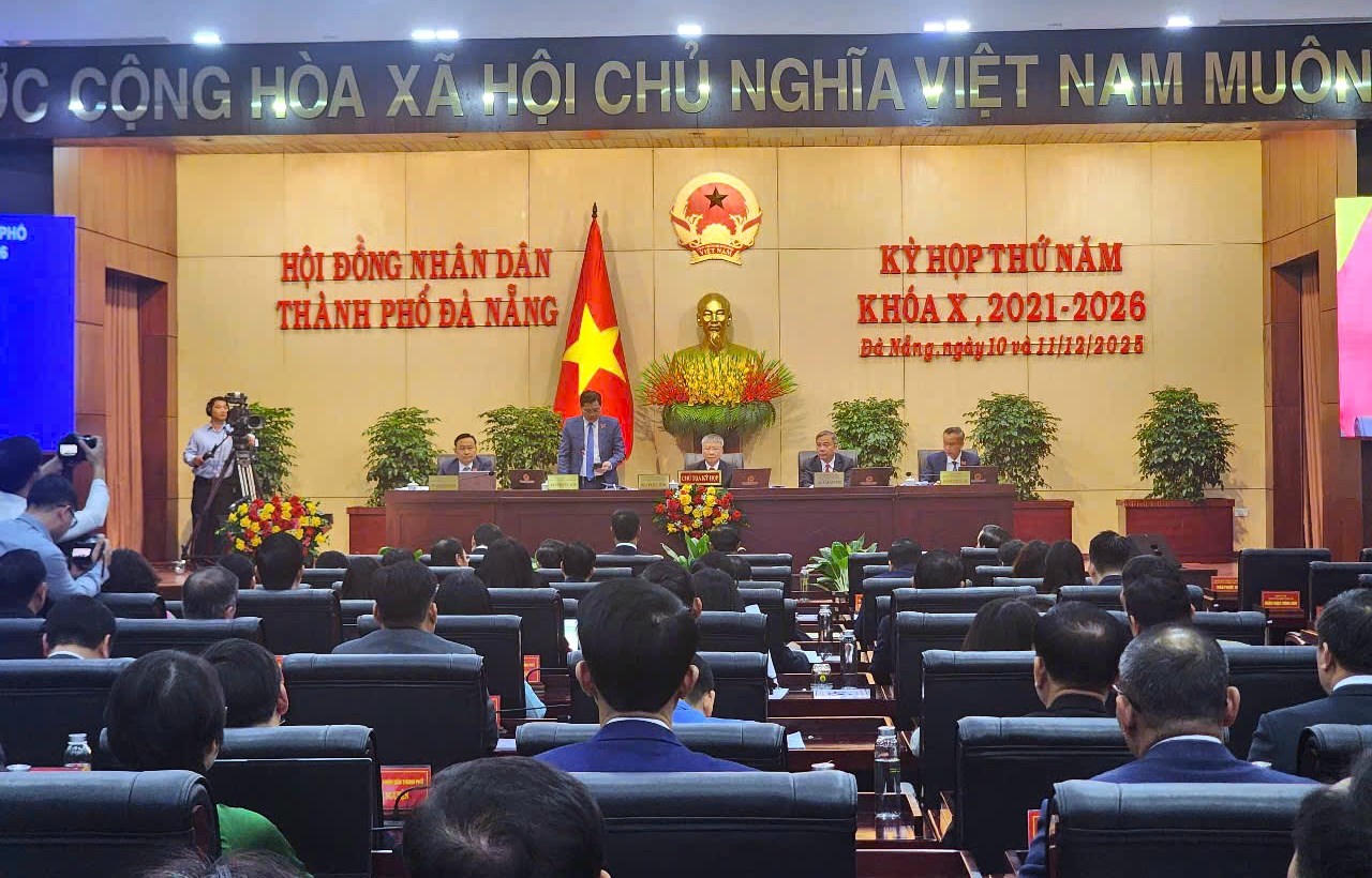 Quang cảnh kỳ họp. 