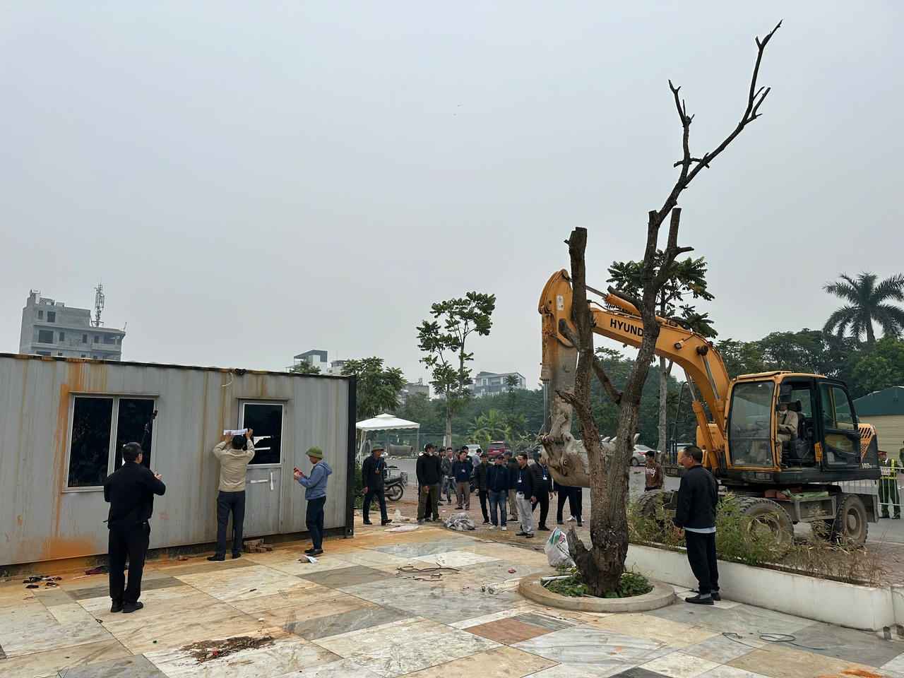 Hà Nội: Cưỡng chế công trình vi phạm tại phường Bồ Đề