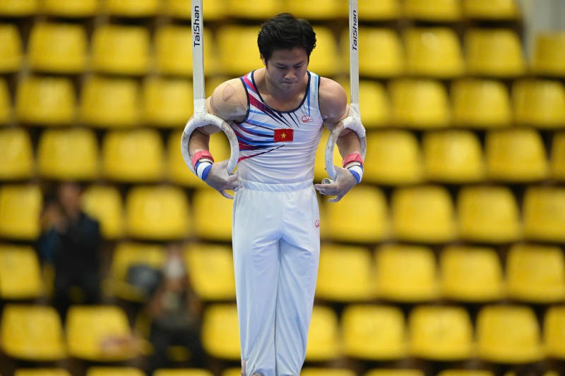 SEA Games 33 đánh dấu lần thứ hai liên tiếp VĐV Nguyễn Văn Khánh Phong giành vàng ở nội dung vòng treo. (Ảnh: Dân Quân)