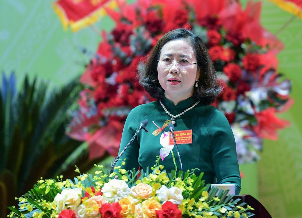 Bà Bùi Thị Thơm - Phó Chủ tịch Ban Chấp hành Trung ương Hội Nông dân Việt Nam phát biểu tại Đại hội.