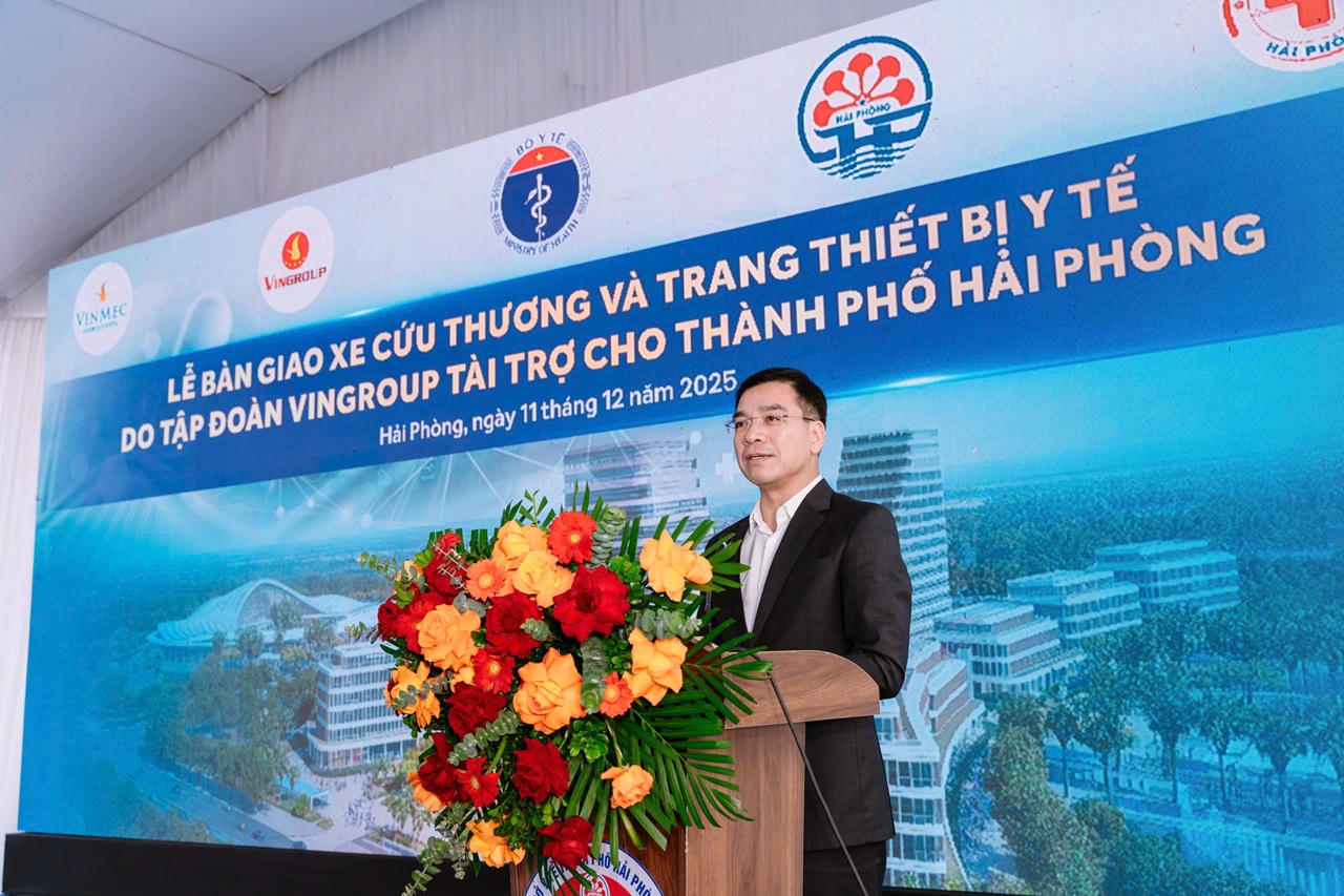 TS.BS Hà Đức Anh - Cục trưởng Cục Quản Lý khám, chữa bệnh - Bộ Y tế phát biểu tại buổi lễ. 