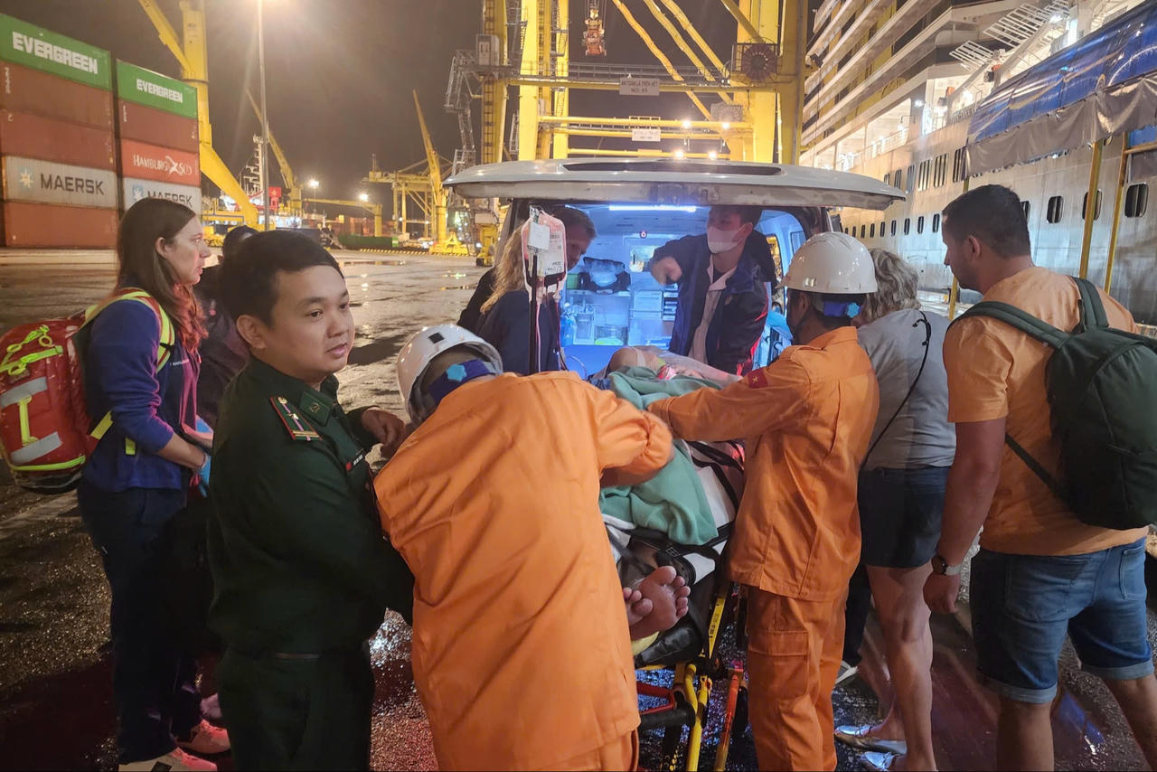 Kịp thời cứu nạn hành khách gặp tai nạn trên du thuyền quốc tế