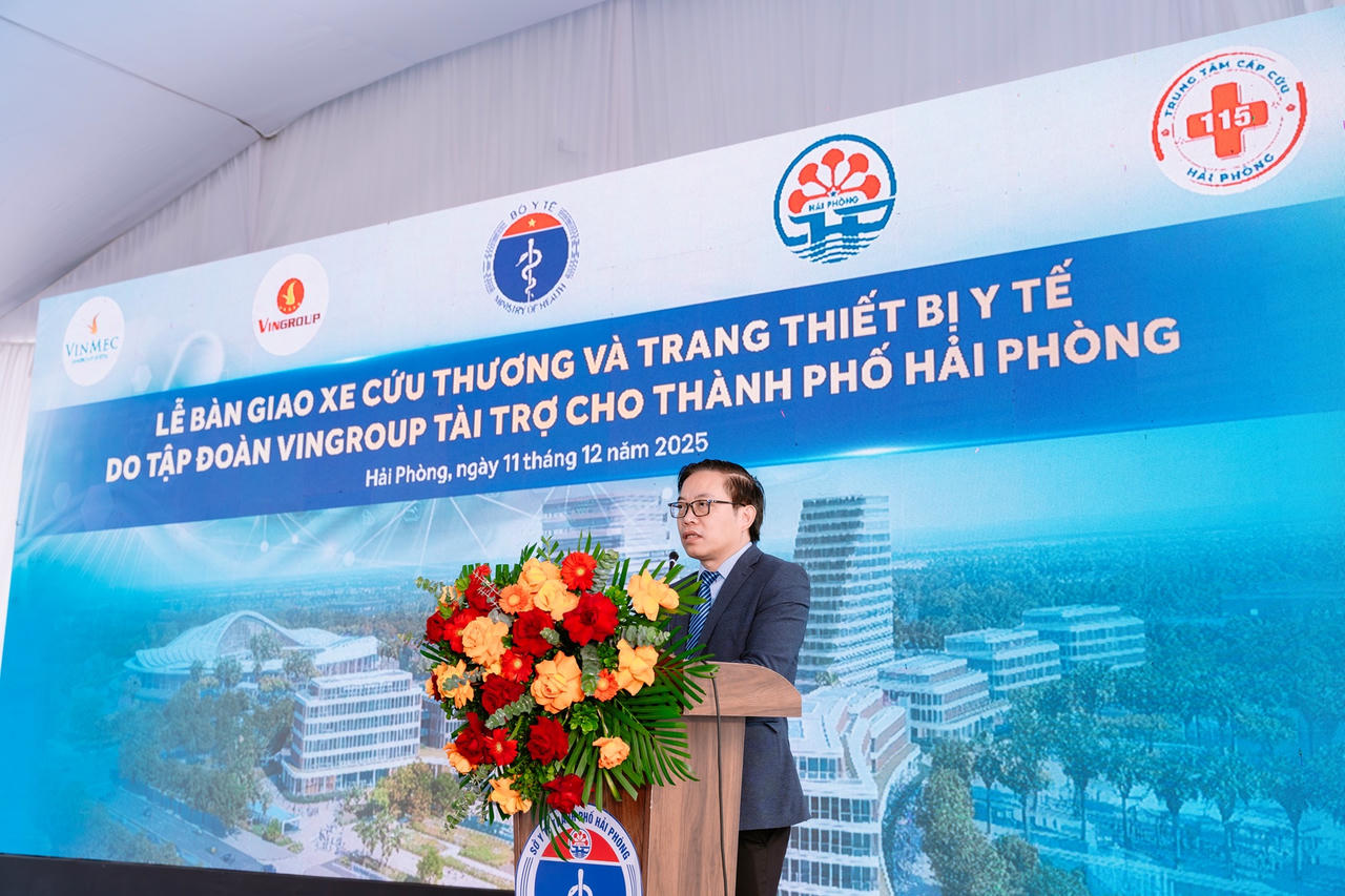 GS.TS.BS Trần Trung Dũng - Tổng Giám đốc Hệ thống Y tế Vinmec - Đại diện Vingroup phát biểu tại buổi lễ.  