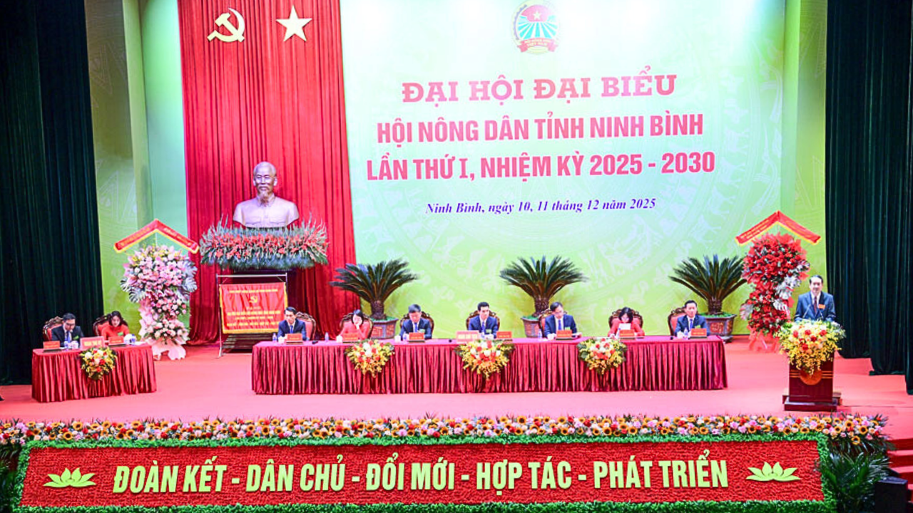 Đoàn Chủ tịch điều hành Đại hội.