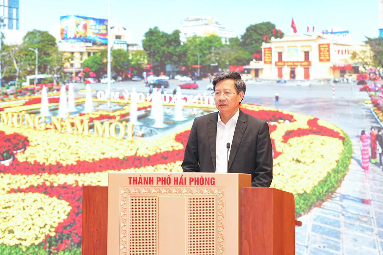 Phó Bí thư Thường trực Đảng ủy, Phó Chủ tịch Thường trực UBND thành phố Lê Anh Quân phát biểu tại Hội nghị.