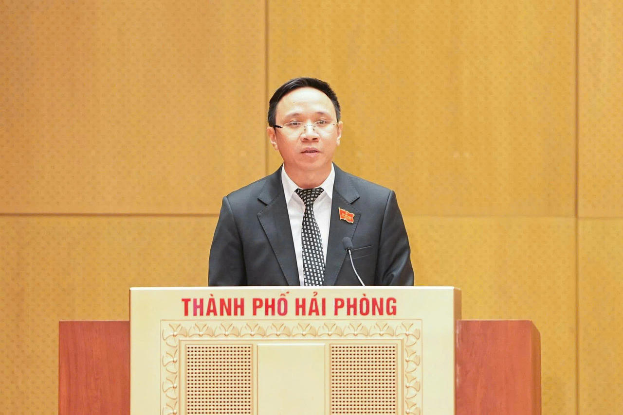 Phó Chủ tịch Thường trực HĐND thành phố Đào Trọng Đức phát biểu tại Kỳ họp.